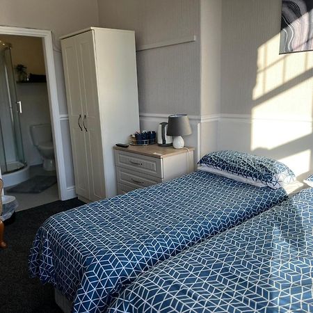 Y Garth Guesthouse Bangor  Bagian luar foto