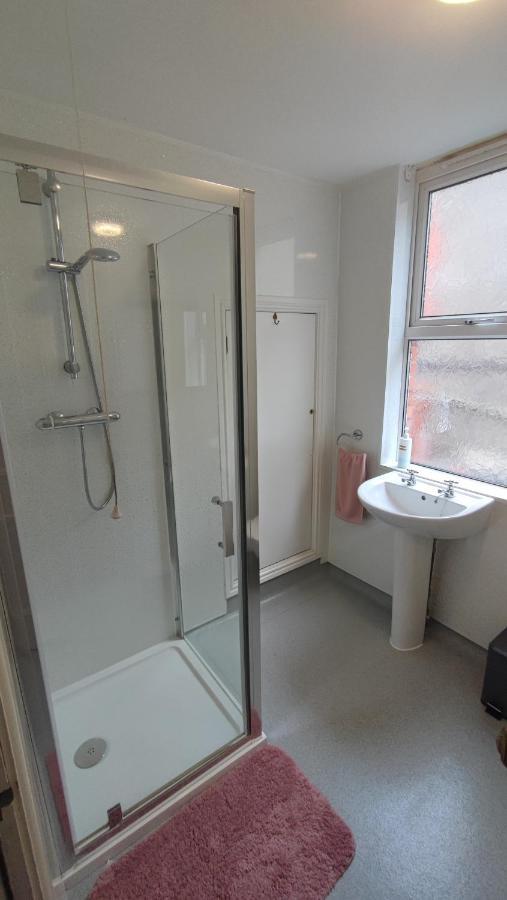 Y Garth Guesthouse Bangor  Bagian luar foto