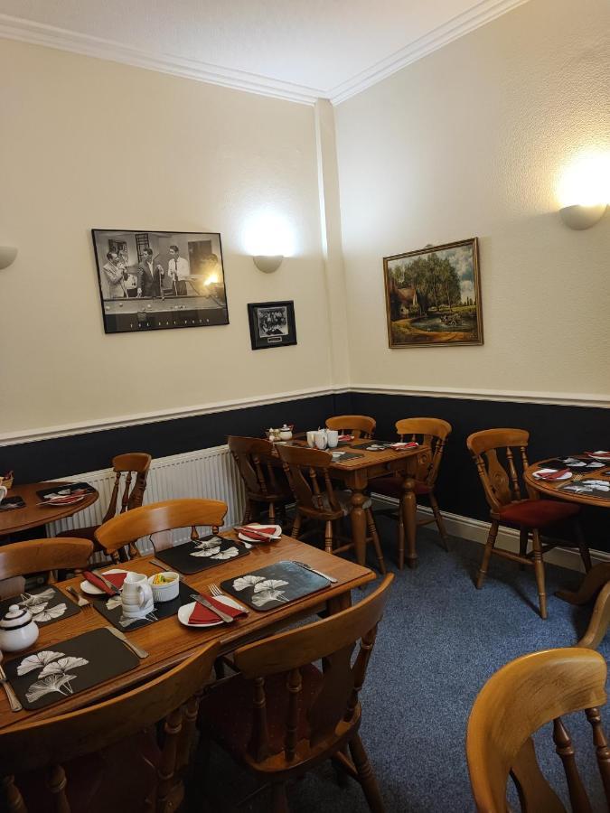 Y Garth Guesthouse Bangor  Bagian luar foto