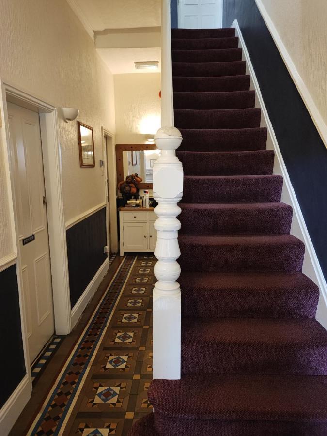 Y Garth Guesthouse Bangor  Bagian luar foto