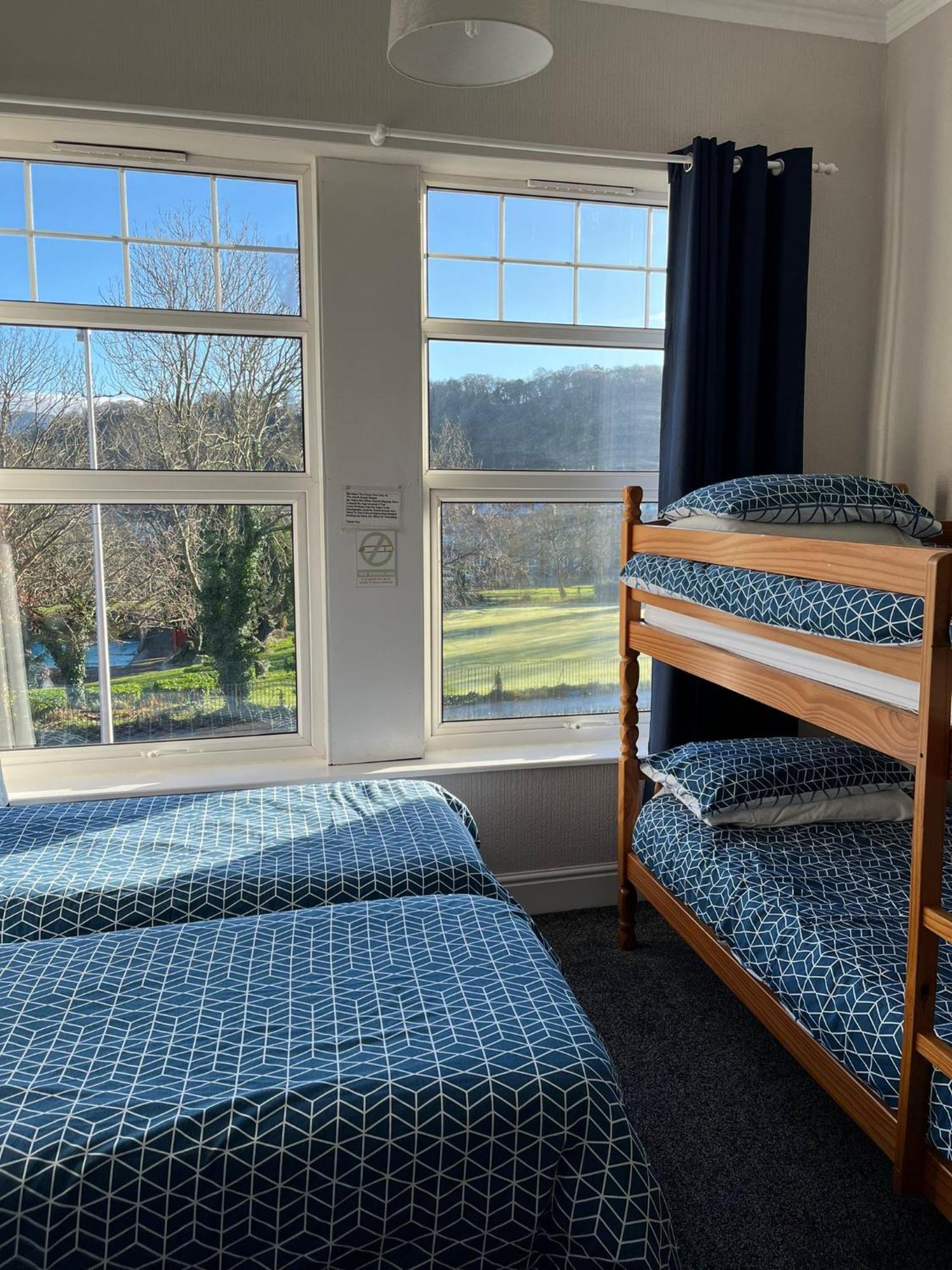 Y Garth Guesthouse Bangor  Bagian luar foto